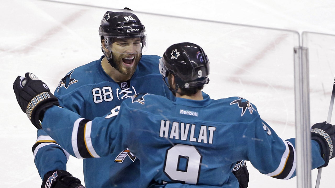 Sharks top Ducks to overtake first place in Pacific